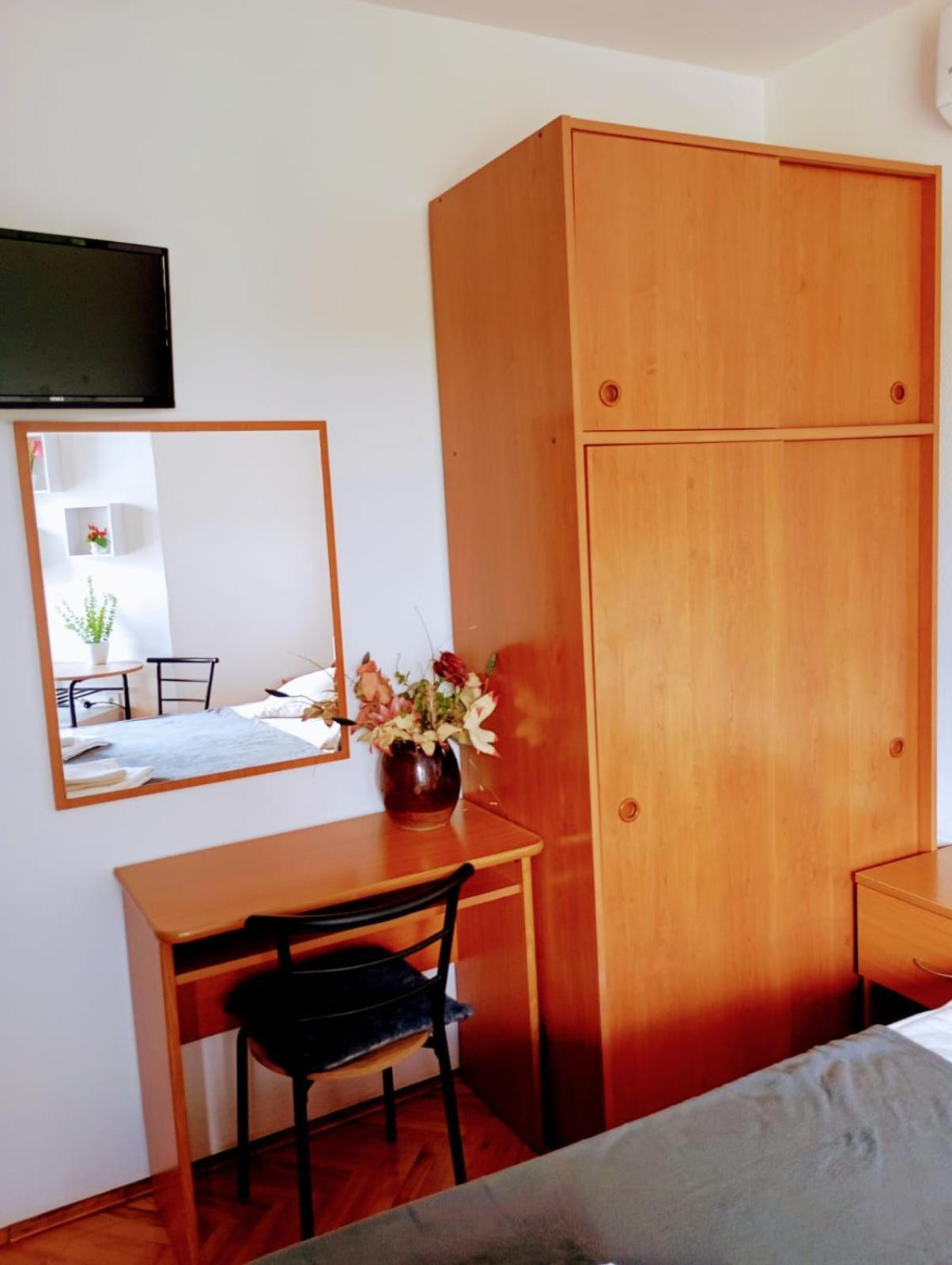 Rooms Helena Krk Town Extérieur photo