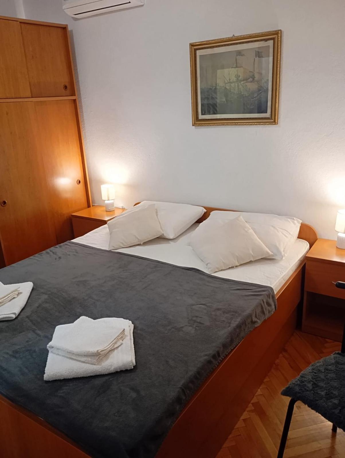 Rooms Helena Krk Town Extérieur photo