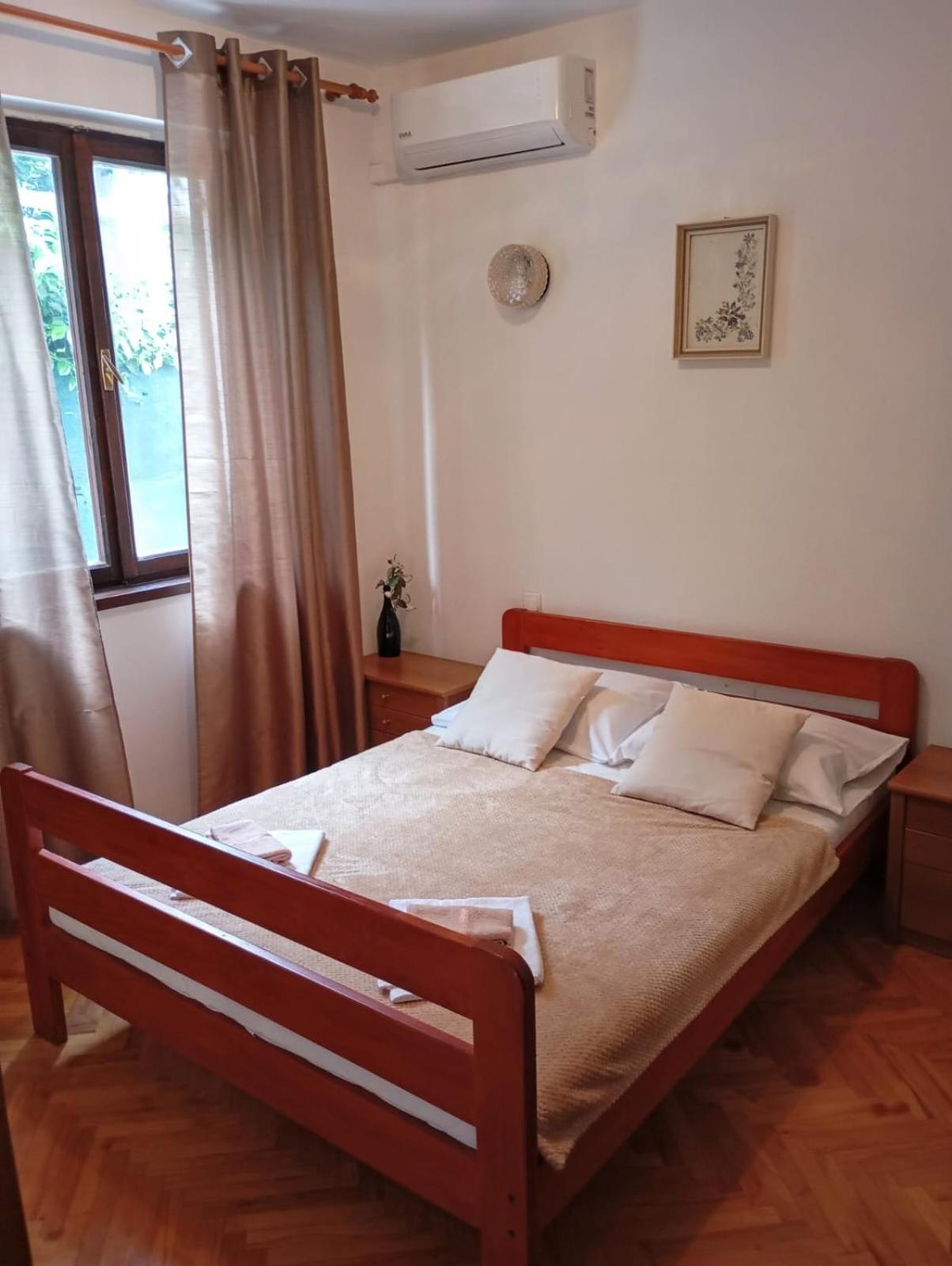 Rooms Helena Krk Town Extérieur photo