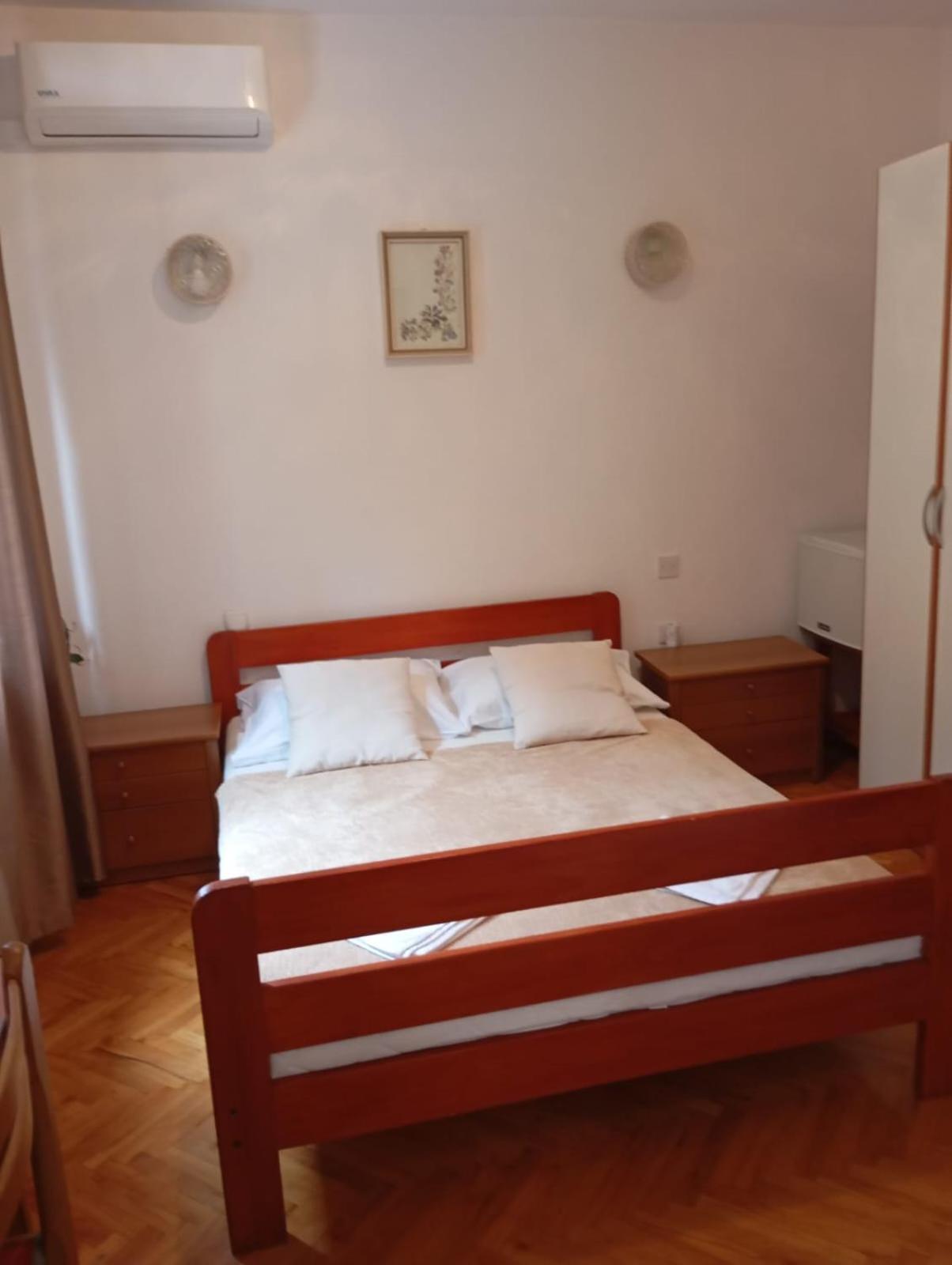 Rooms Helena Krk Town Extérieur photo