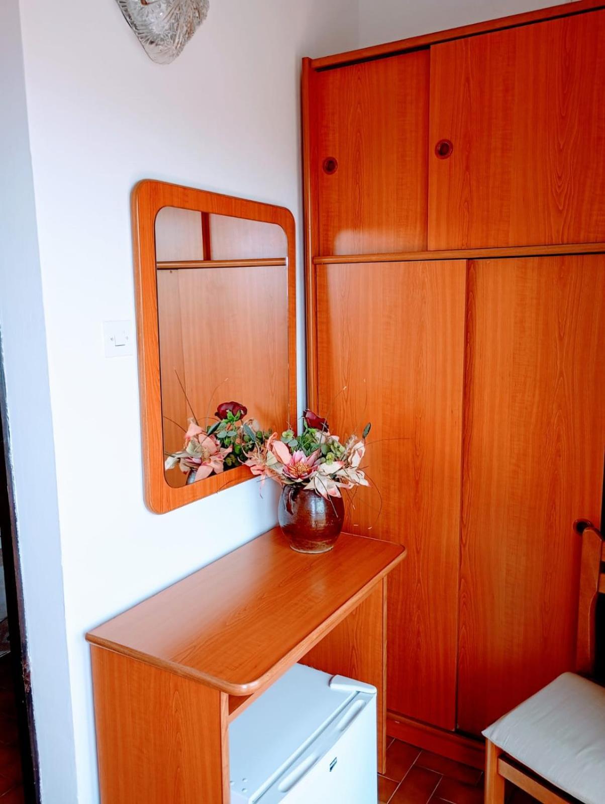 Rooms Helena Krk Town Extérieur photo