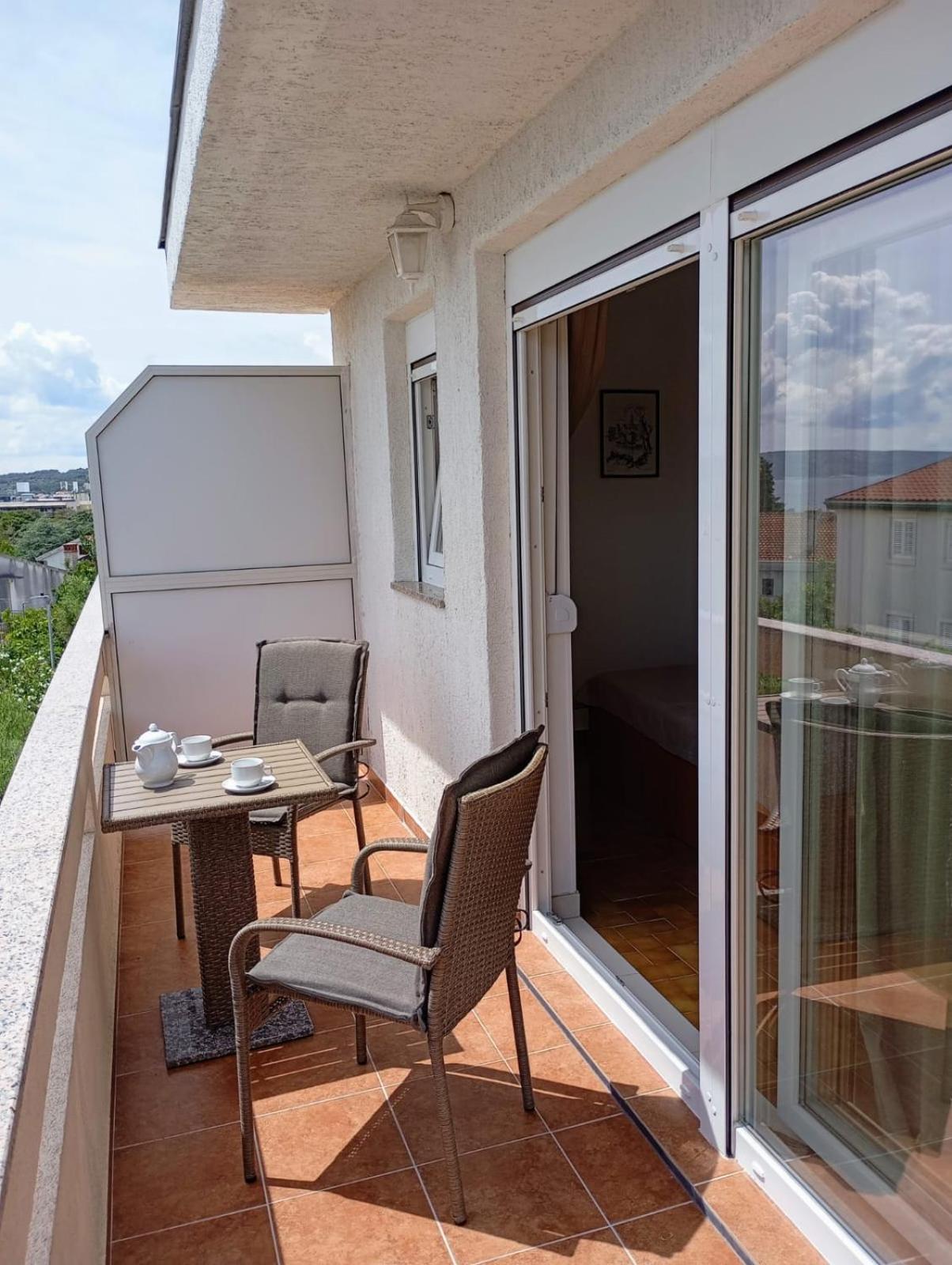 Rooms Helena Krk Town Extérieur photo