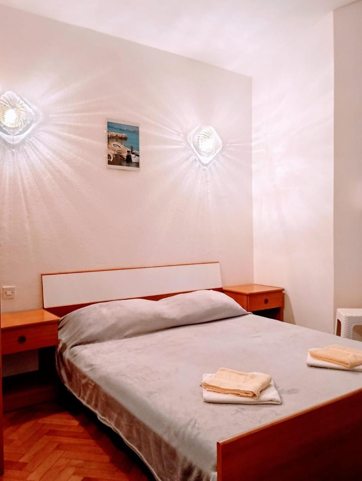 Rooms Helena Krk Town Extérieur photo