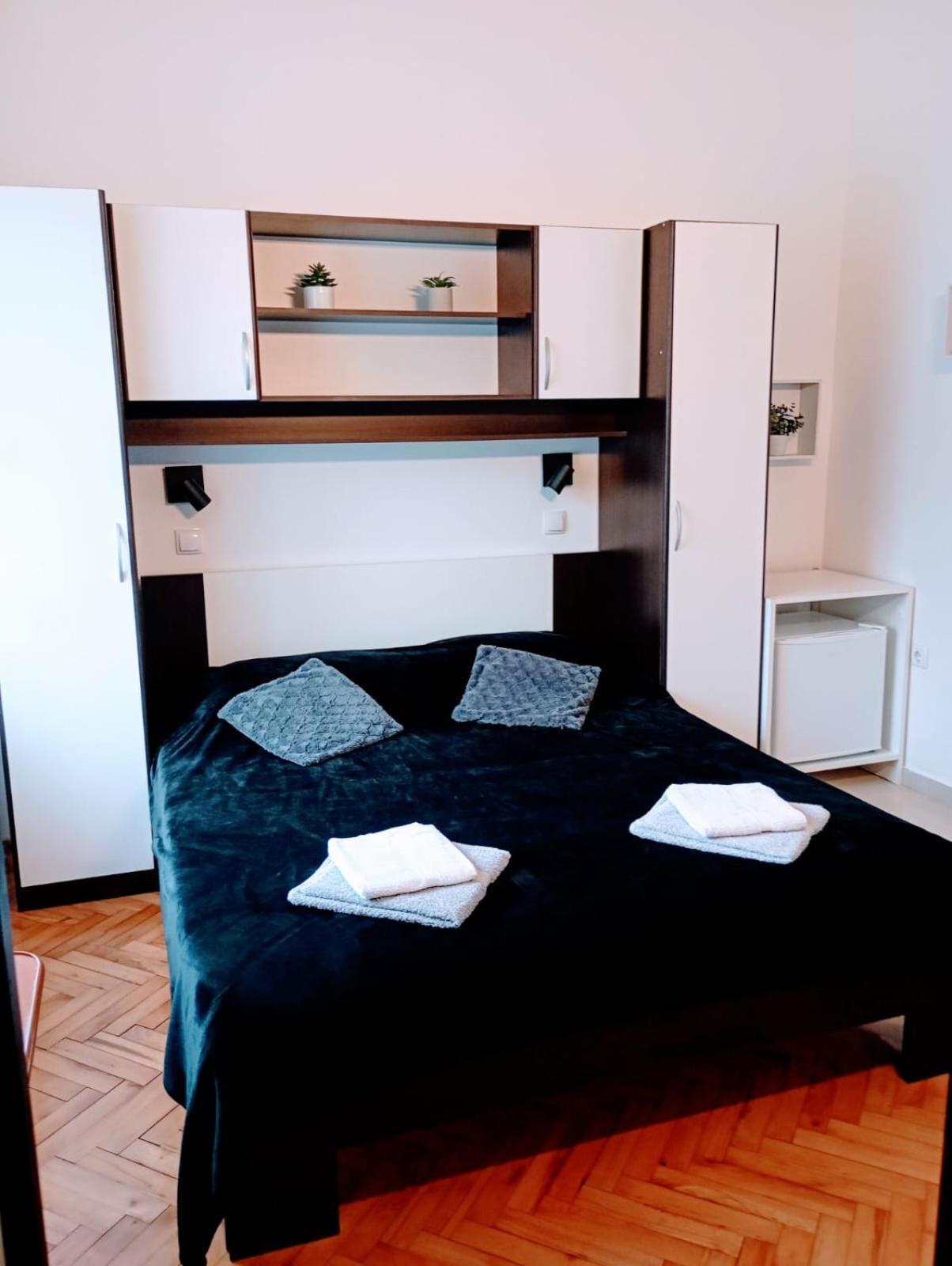 Rooms Helena Krk Town Extérieur photo