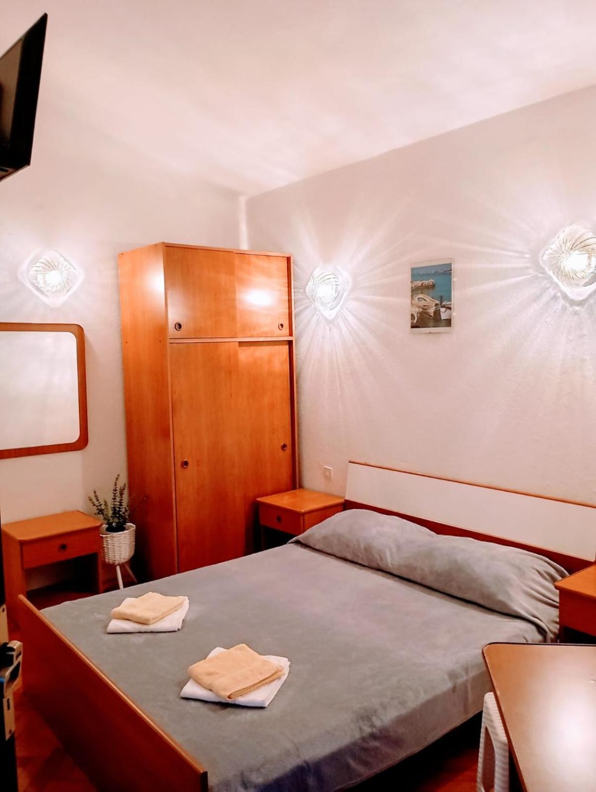 Rooms Helena Krk Town Extérieur photo
