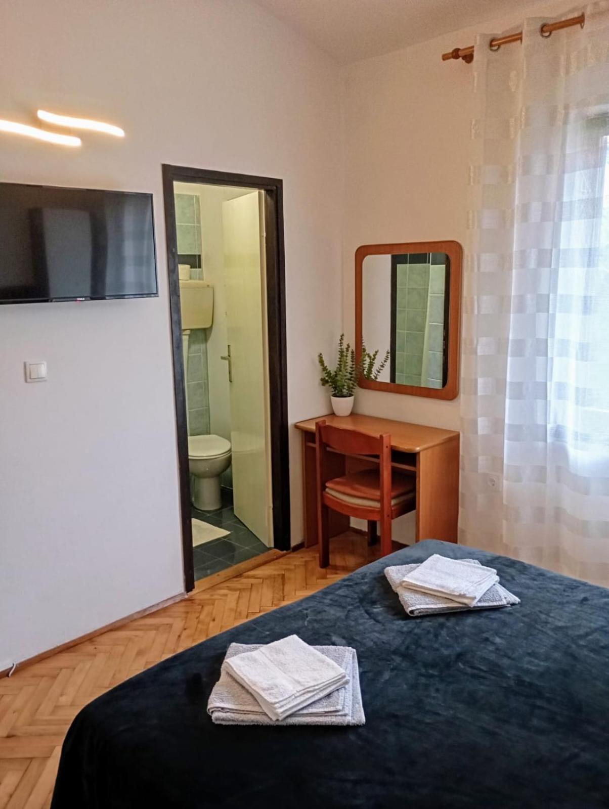 Rooms Helena Krk Town Extérieur photo